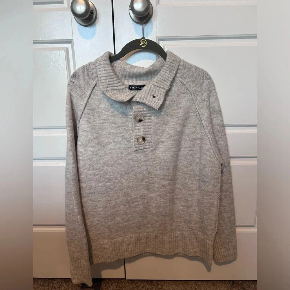 SHEIN sweater. NWOT. Size small